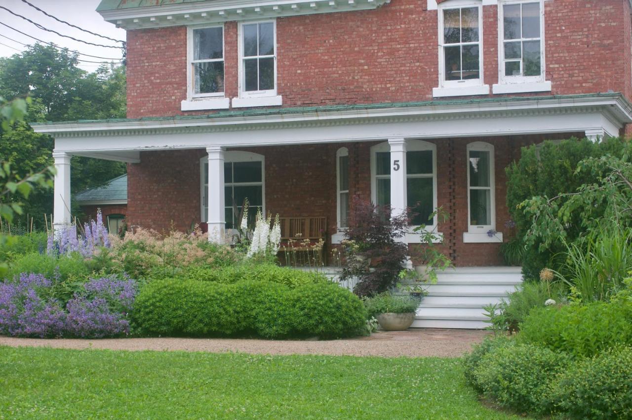 Napier House Lägenhet Campbellton Exteriör bild