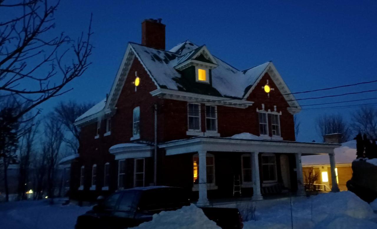 Napier House Lägenhet Campbellton Exteriör bild