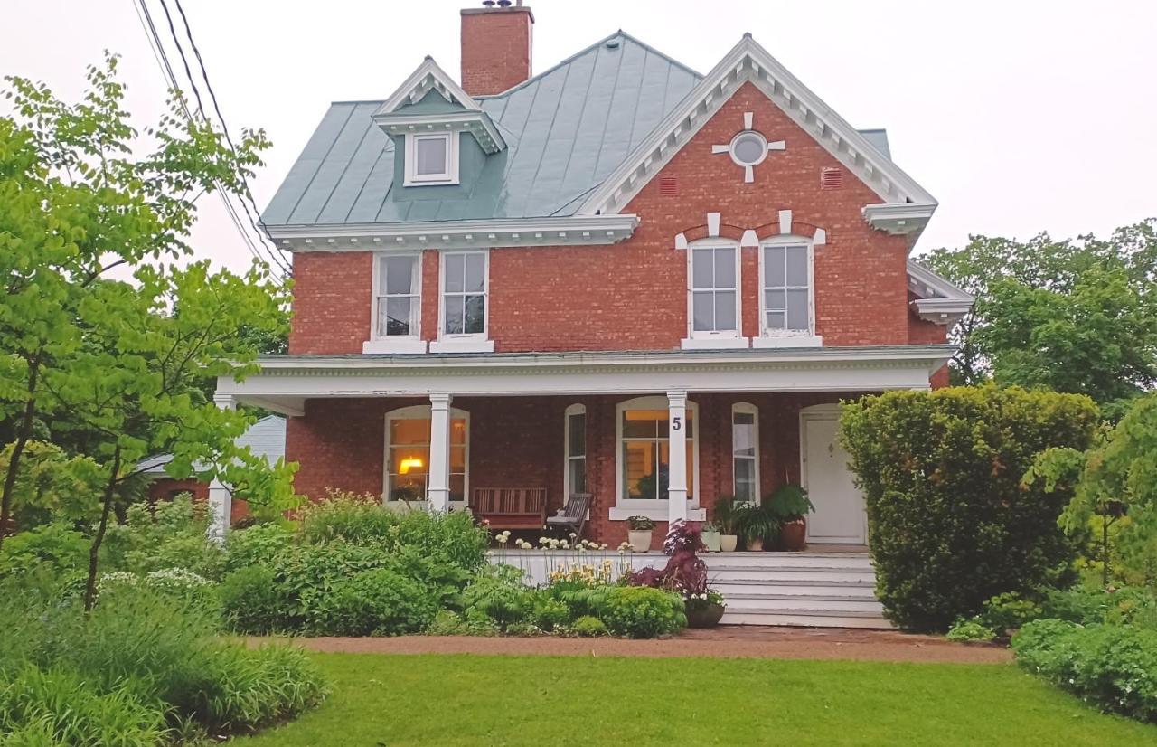Napier House Lägenhet Campbellton Exteriör bild